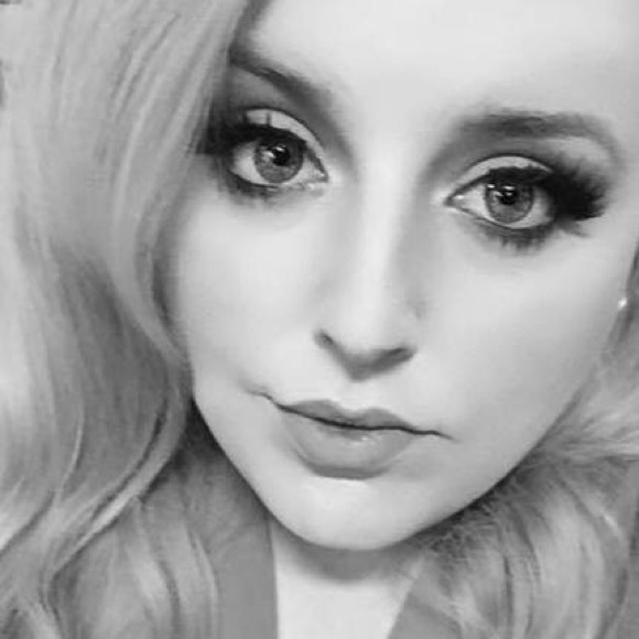 Meet your Posher, Danielle - Picture 1 of 1